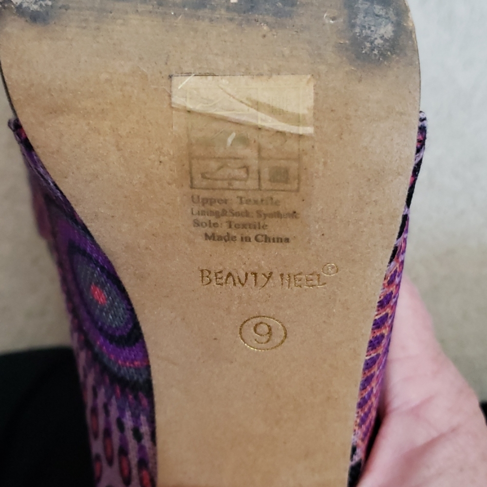 Shoes - Picture 4 of 6